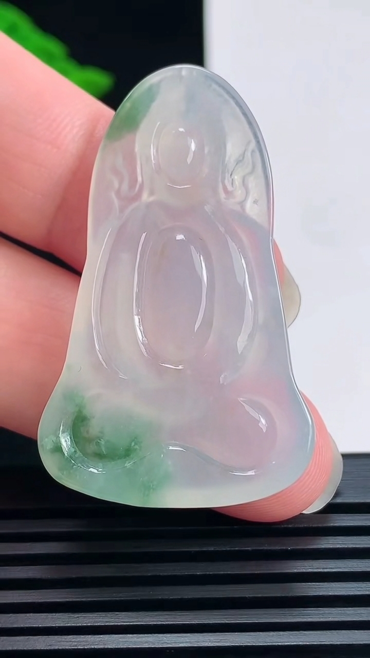 天然A货翡翠冰种飘花素衣观音吊坠，尺寸45-27.2-5 重量:10.47g
6月23日