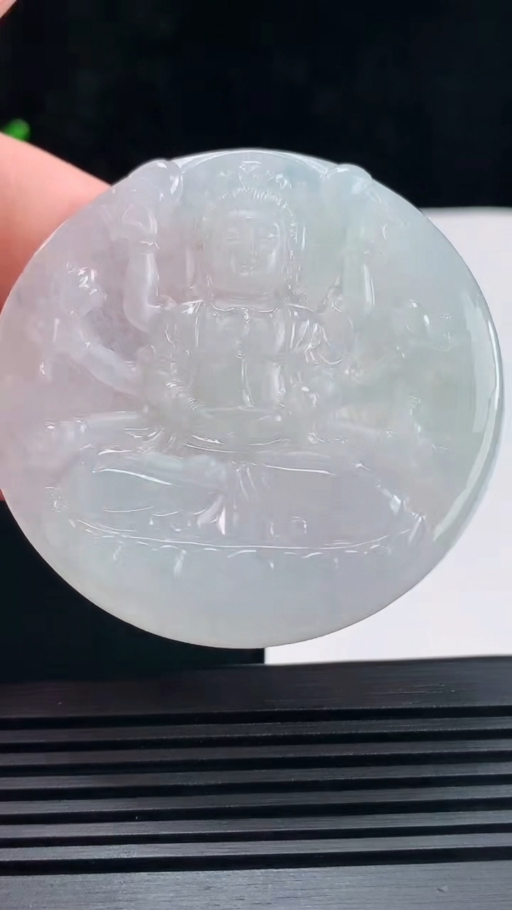 天然A货翡翠千手观音菩萨吊坠，尺寸54-5.8 重量:34.96g
6月23日