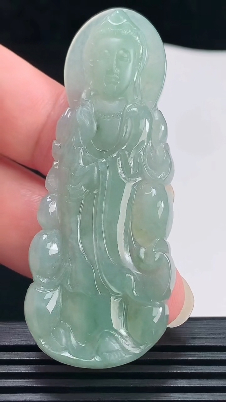 天然A货翡翠观音菩萨吊坠，尺寸68-26.2-5 重量:17.62g
6月23日