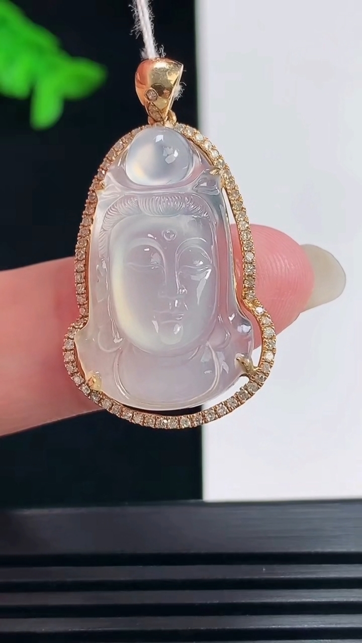 天然A货翡翠种白冰观音头吊坠，尺寸32-19-8.5，裸石25-15.5 重量:5.08g
6月23日