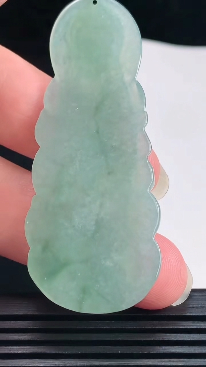 天然A货翡翠观音菩萨吊坠，尺寸68-26.2-5 重量:17.62g
6月23日