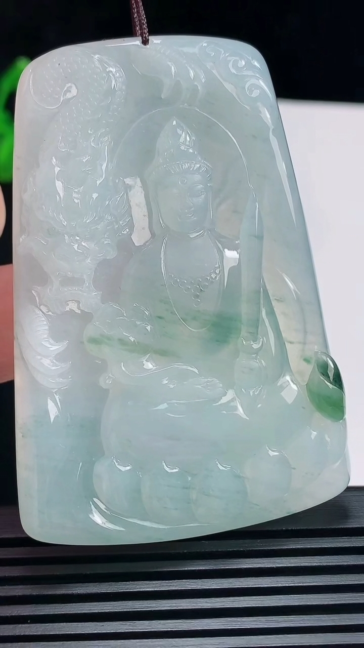 天然A货翡翠冰种飘花祥龙虚空藏菩萨吊坠，尺寸64.5-44-5.5 重量:36.78g
6月23日