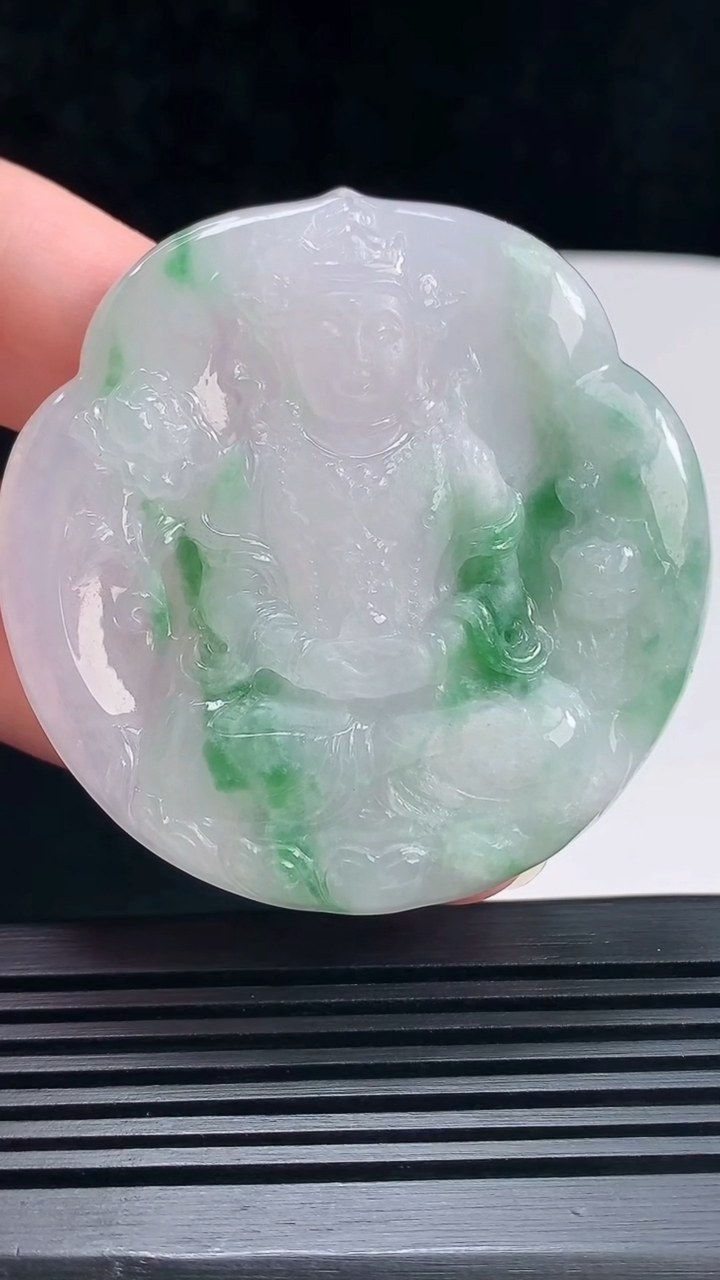 天然A货翡翠度母菩萨吊坠，尺寸54-53-7.2 重量:40.25g H30
6月23日