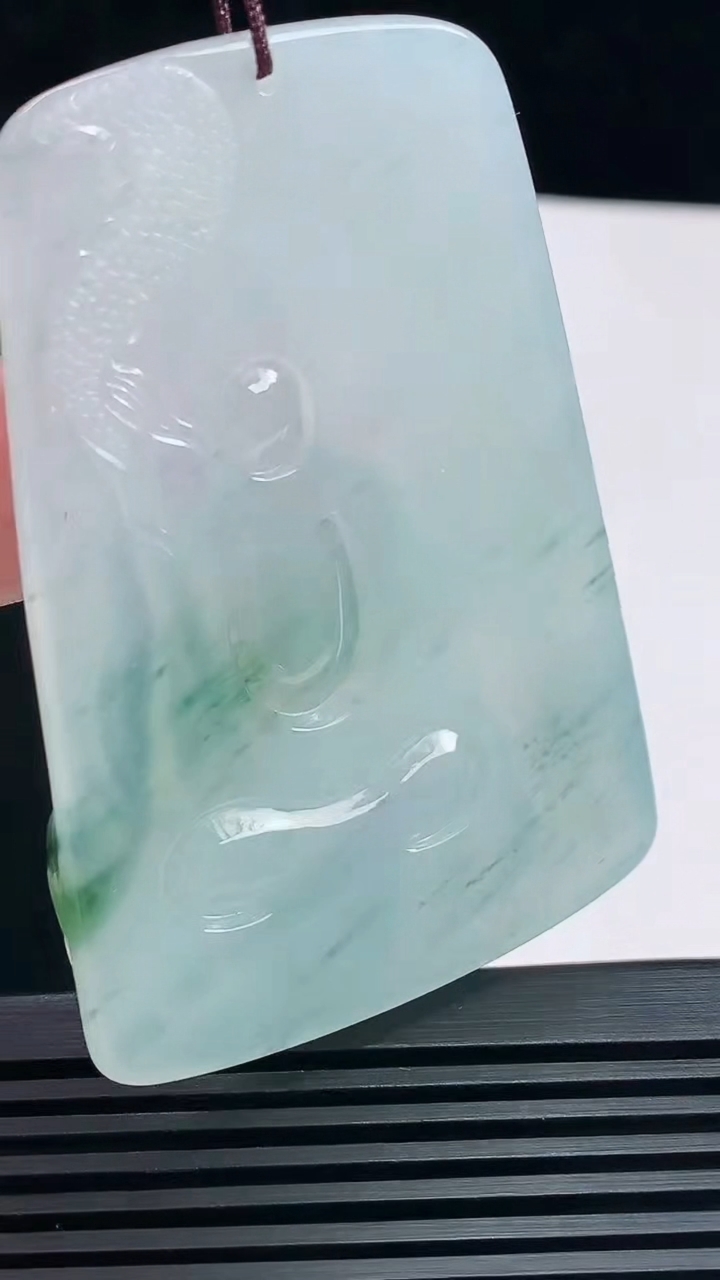 天然A货翡翠冰种飘花祥龙虚空藏菩萨吊坠，尺寸64.5-44-5.5 重量:36.78g
6月23日