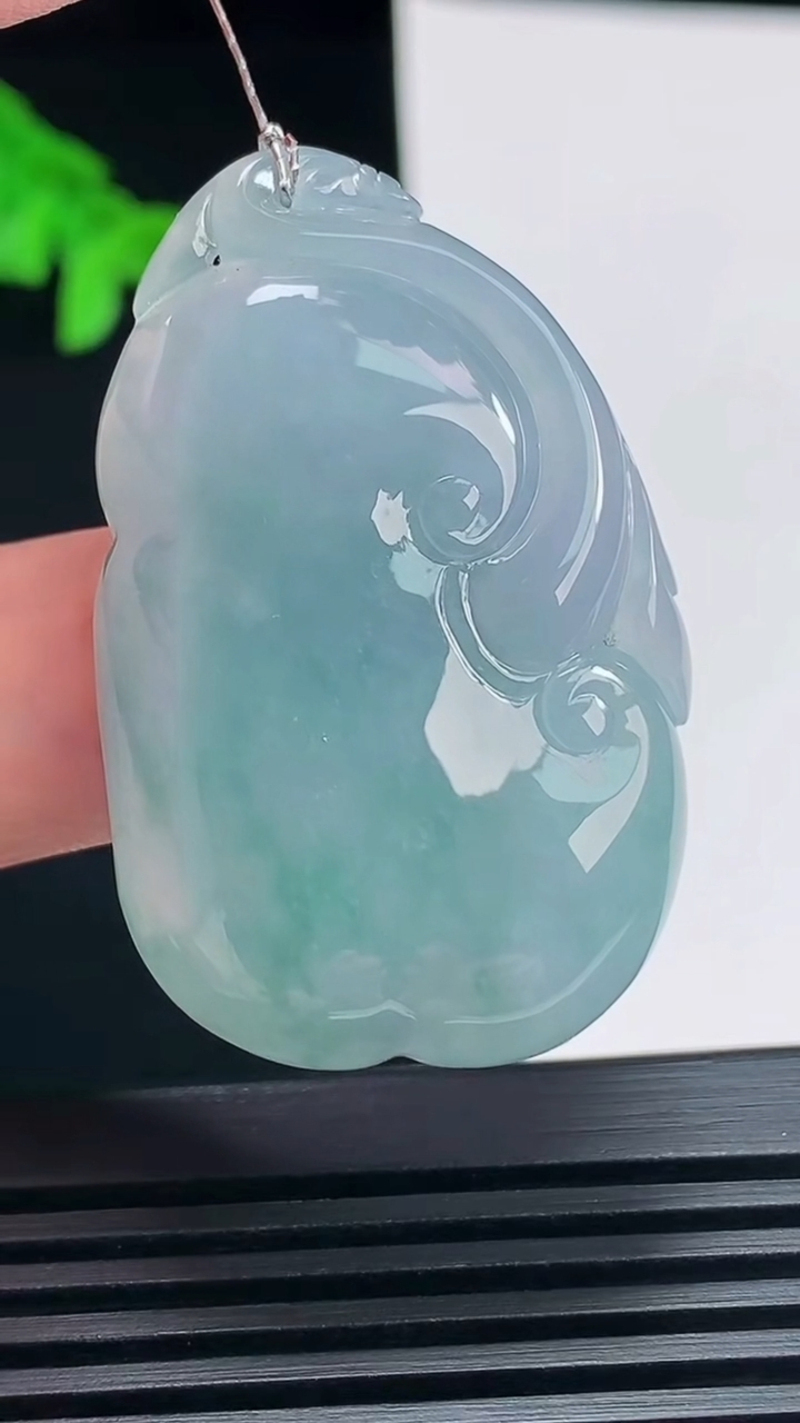 天然A货翡翠紫罗兰如意吊坠，尺寸43-26.5-7.8 重量:17.76g
6月23日