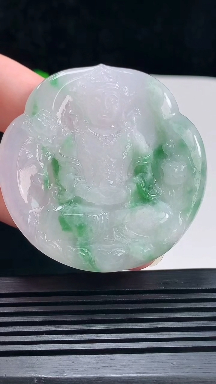 天然A货翡翠度母菩萨吊坠，尺寸54-53-7.2 重量:40.25g H30
6月23日