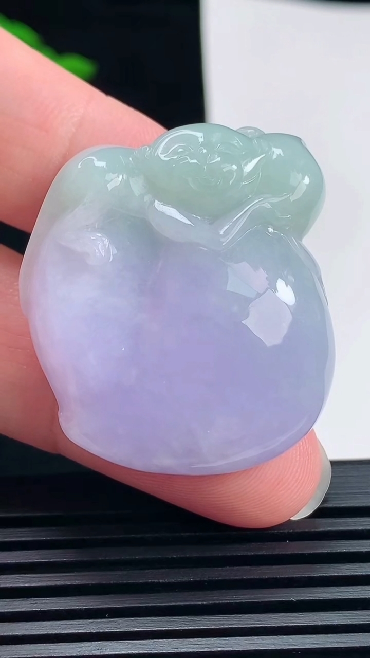 天然A货翡翠紫罗兰寿桃吊坠，尺寸35.5-30.8-11 重量:22.28g
6月23日