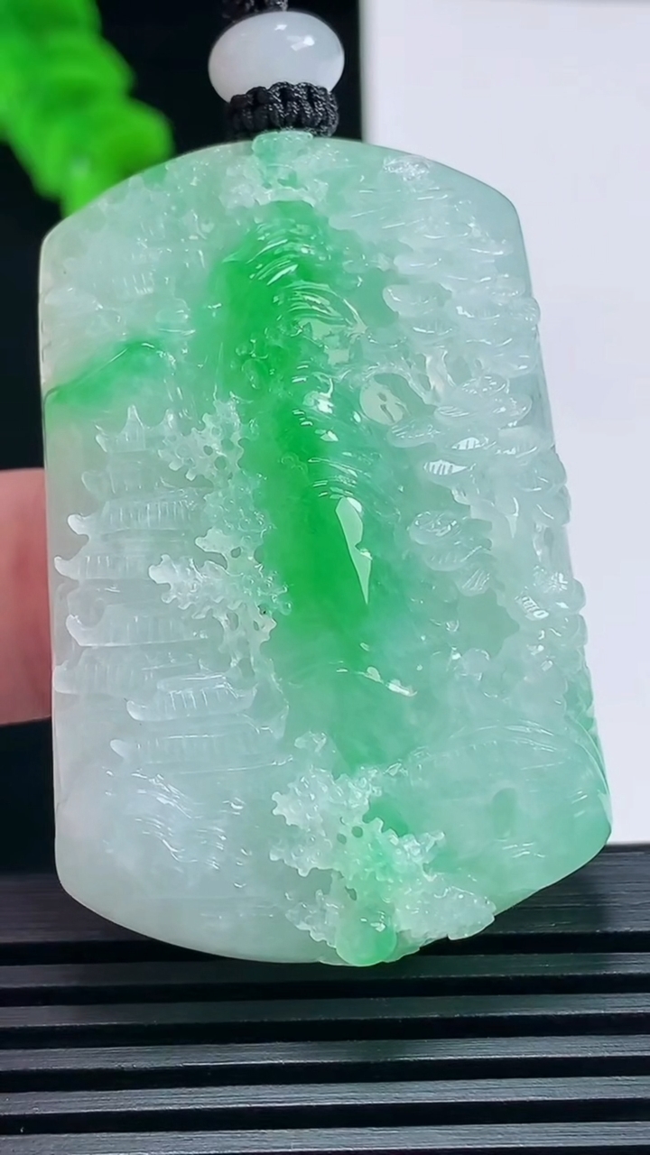天然A货翡翠山水牌吊坠，尺寸48-32-11 重量:35.91g
6月23日