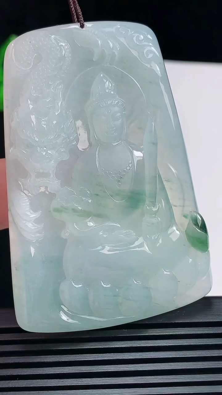 天然A货翡翠冰种飘花祥龙虚空藏菩萨吊坠，尺寸64.5-44-5.5 重量:36.78g
6月23日