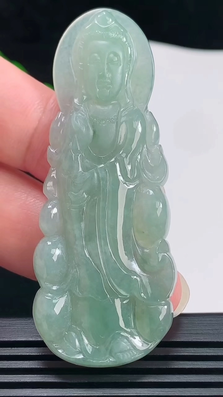 天然A货翡翠观音菩萨吊坠，尺寸68-26.2-5 重量:17.62g
6月23日