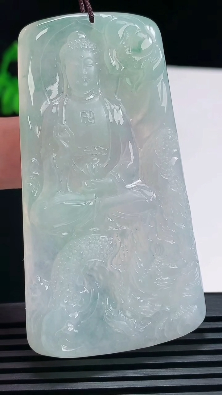 天然A货翡翠御龙阿弥陀佛吊坠，尺寸70-38.6-5.5 重量:34.37g
6月23日