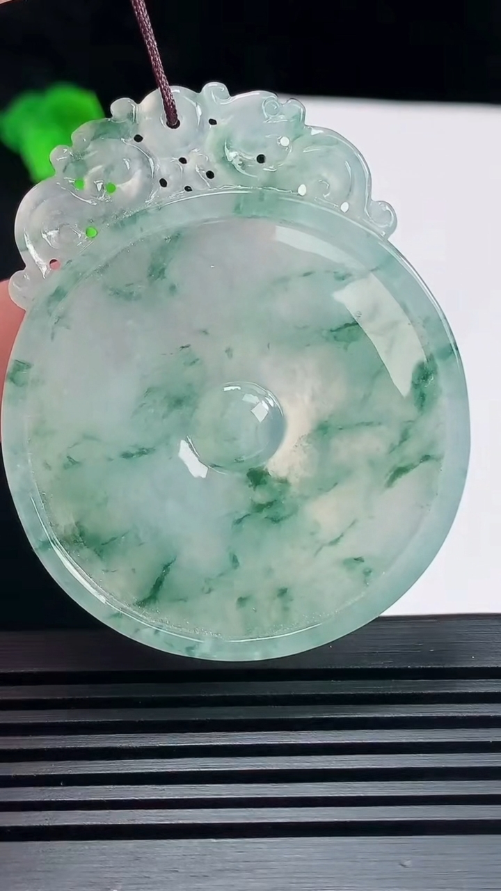 天然A货翡翠种飘花福贝吊坠，尺寸53.6-44-5.6 重量:25.86g
6月23日