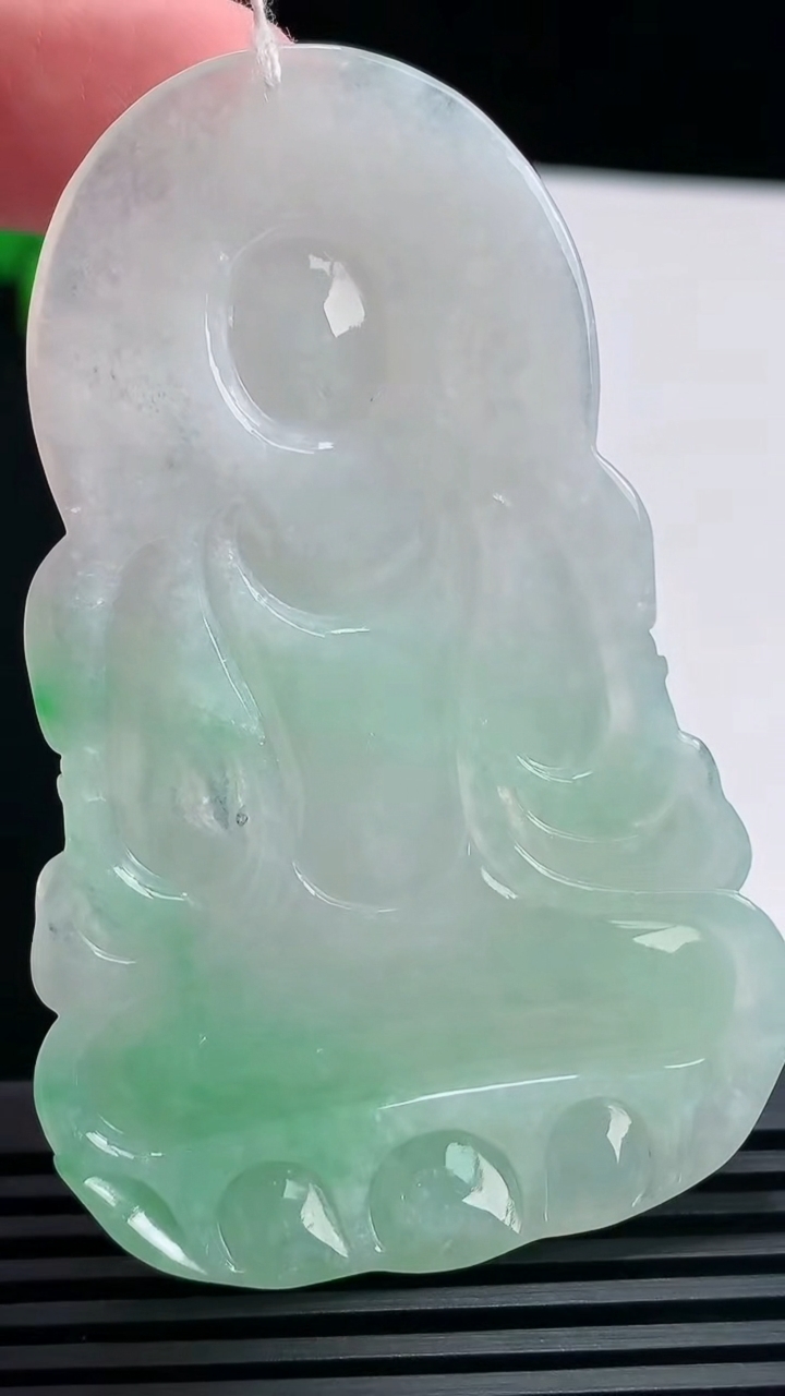 天然A货翡翠度母菩萨吊坠，尺寸69-43.5-5.5 重量:29.03g
6月23日