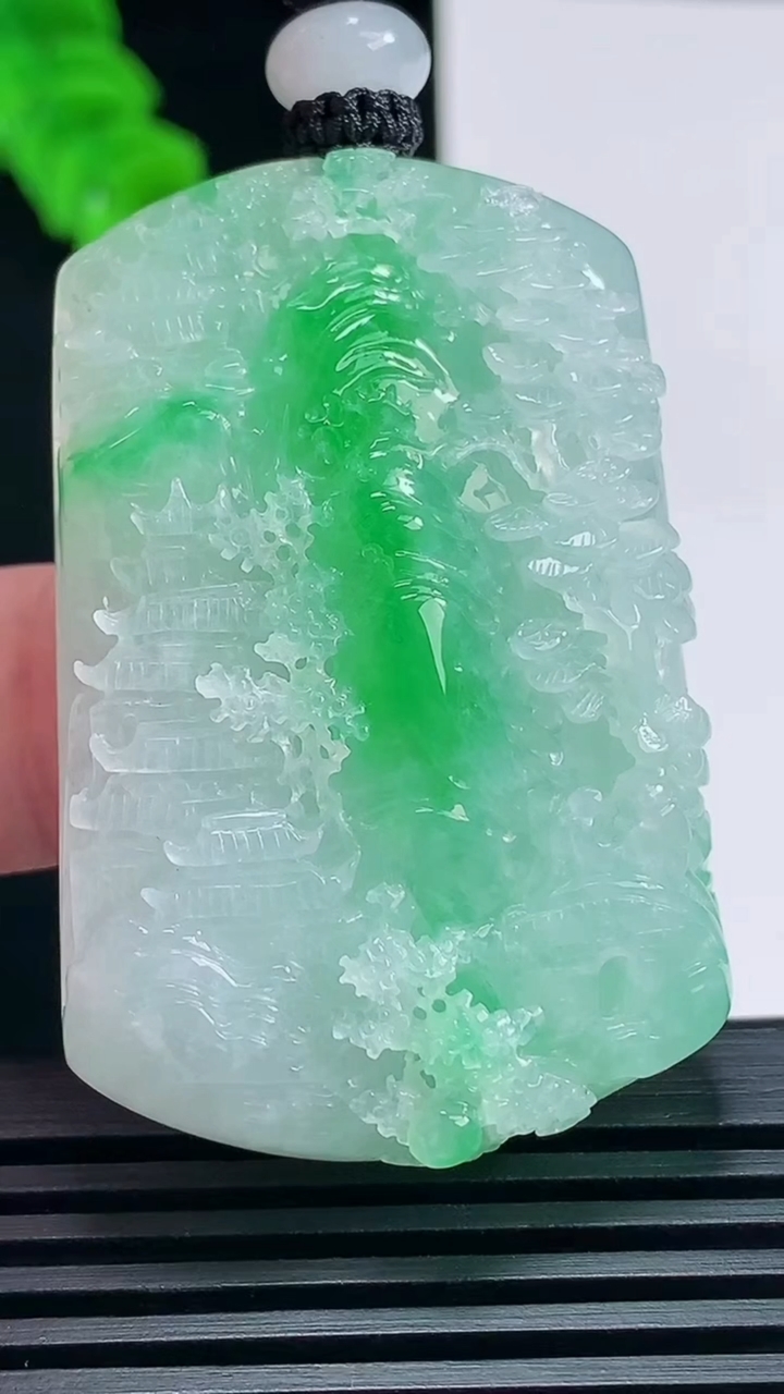天然A货翡翠山水牌吊坠，尺寸48-32-11 重量:35.91g
6月23日