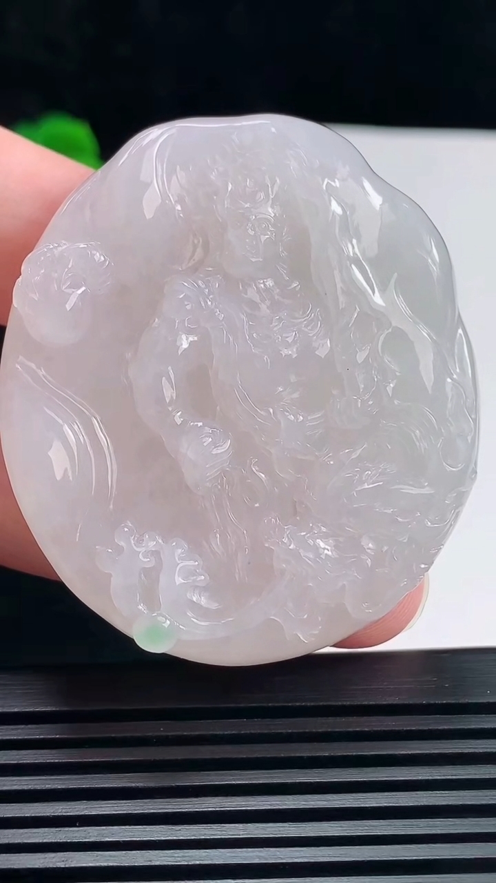 天然A货翡翠御龙不动明王吊坠，尺寸52-45-9 重量:43.60g H30
6月23日