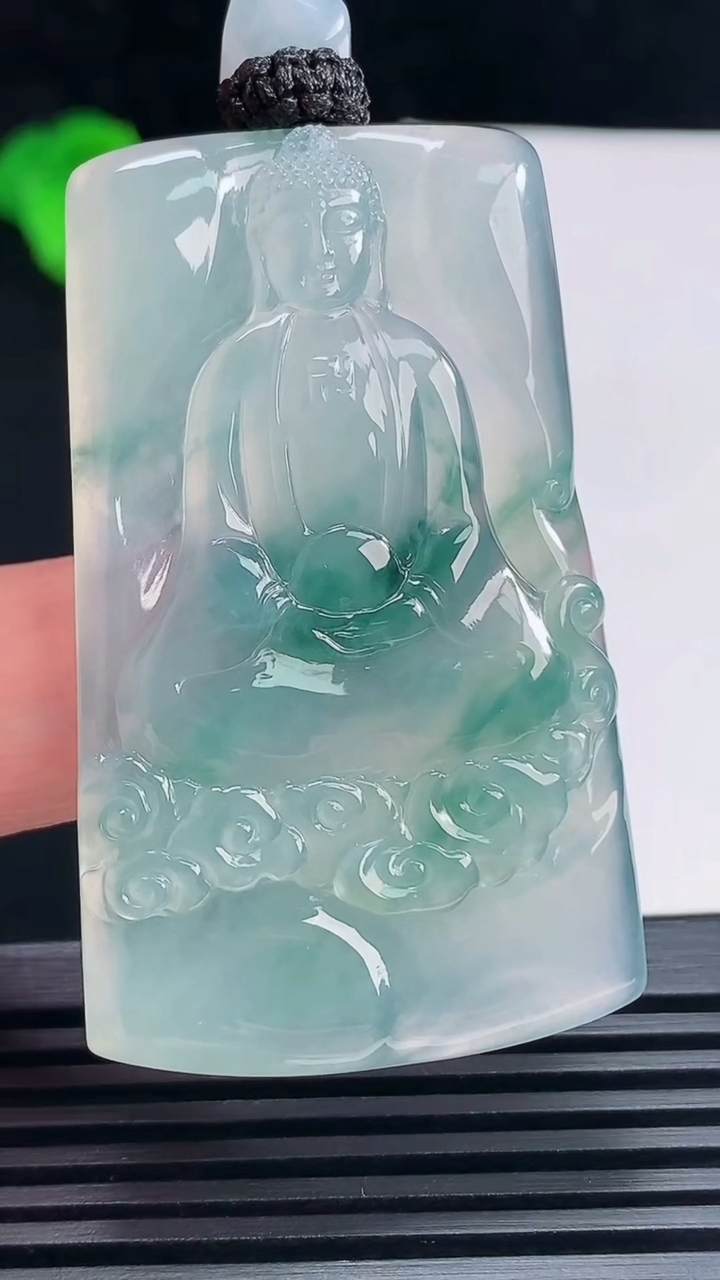 天然A货翡翠种飘花大日如来佛吊坠，尺寸52-31-5 重量:23.85g
6月23日
