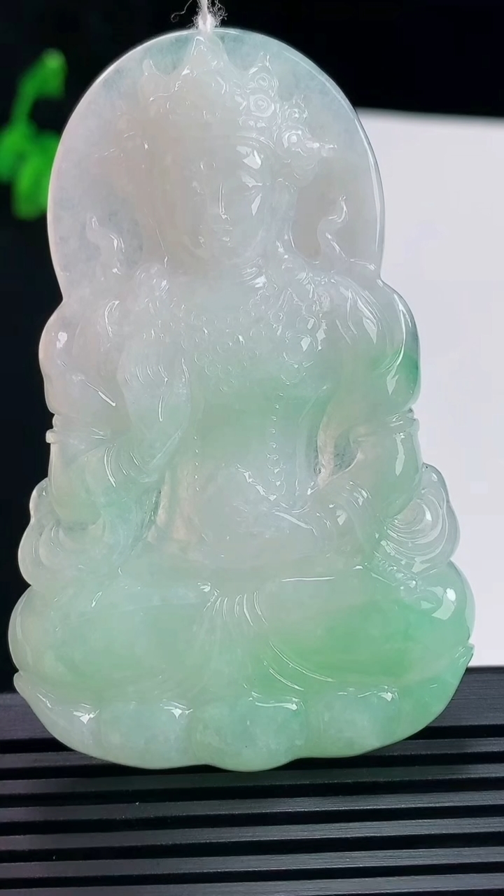 天然A货翡翠度母菩萨吊坠，尺寸69-43.5-5.5 重量:29.03g
6月23日