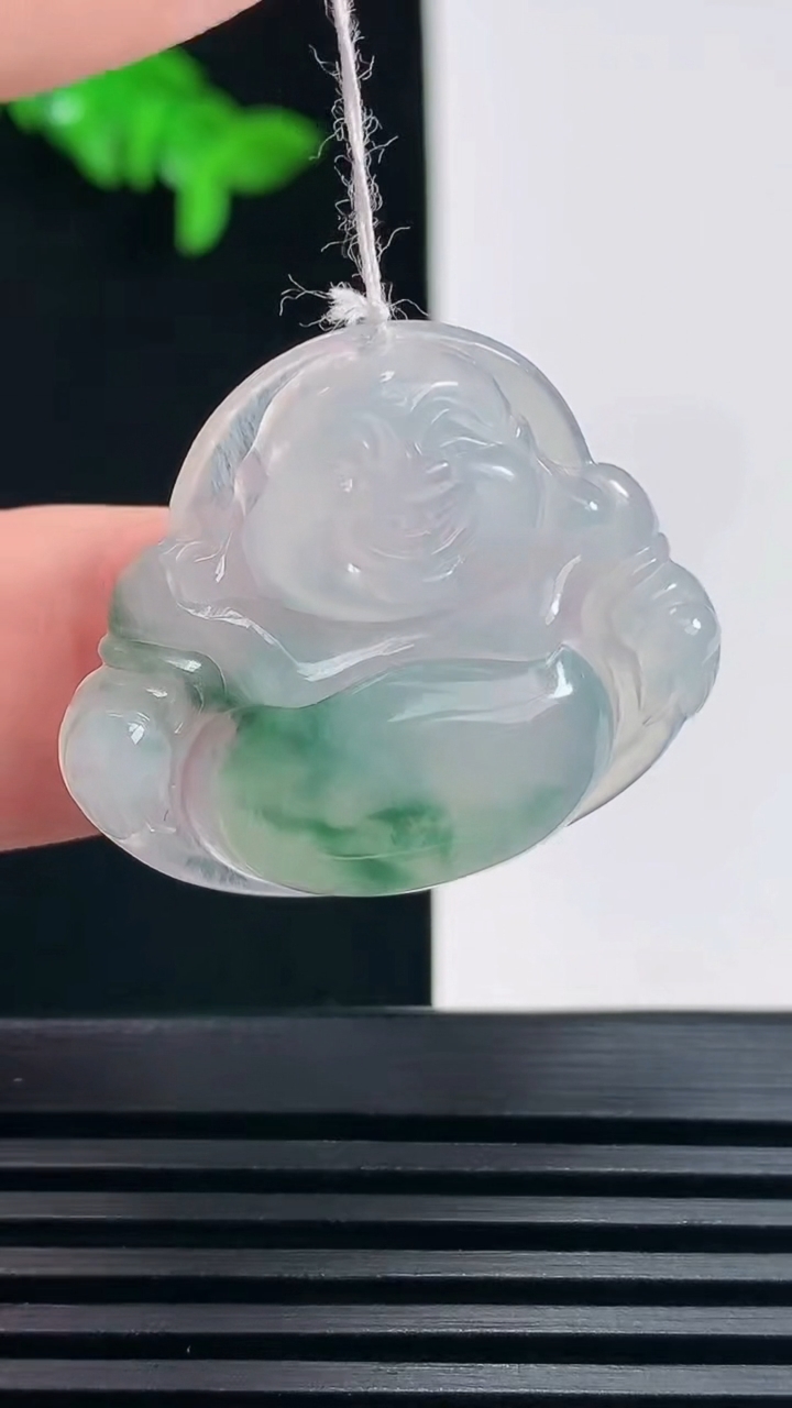 天然A货翡翠冰种飘花佛公吊坠，尺寸28-31.6-5.2 重量:6.37g
6月23日