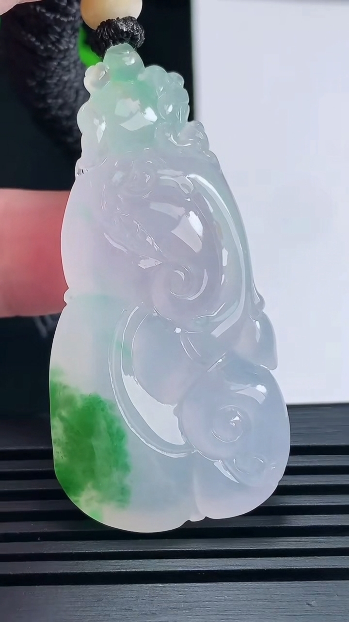天然A货翡翠如意吊坠，尺寸51-27-10 重量:27.29g
6月23日
