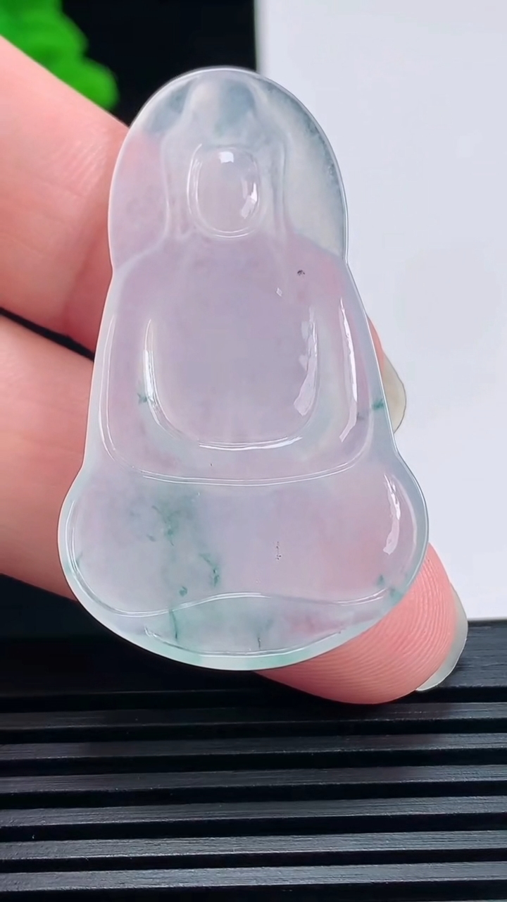 天然A货翡翠冰种飘花素衣观音吊坠，尺寸46.2-27-3.5 重量:8.00g
6月23日
