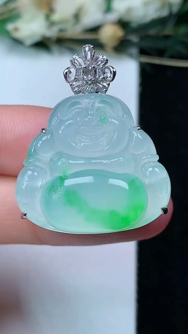 天然A货翡翠佛公吊坠，尺寸22.7-25-10.4，重量:9.35g
6月24日