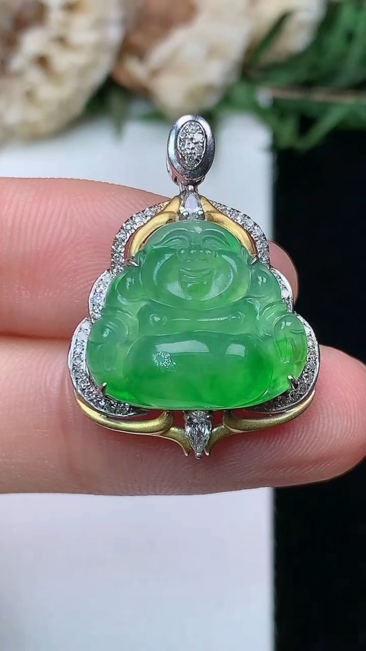 天然A货翡翠佛公吊坠，尺寸26.4-19-7.3，裸石14-16.3，重量:3.58g
6月24日