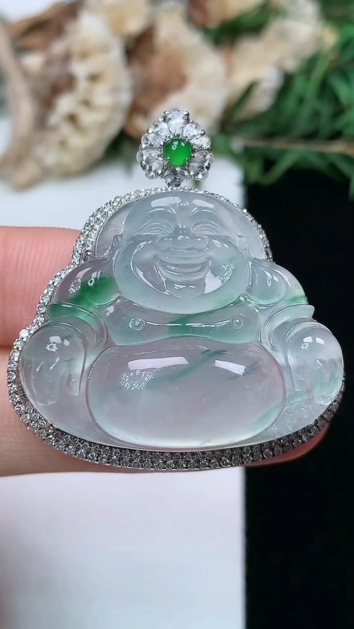 天然A货翡翠飘花佛公吊坠，尺寸37-33.8-11.8，裸石25.3-31.3，重量:11.21g
