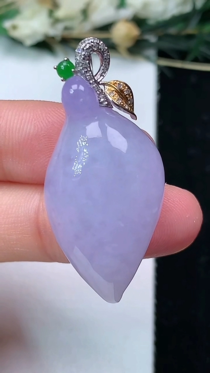 天然A货翡翠k金紫罗兰福瓜吊坠，尺寸33.3-17.3-12.2，重量:11.66g
6月24日