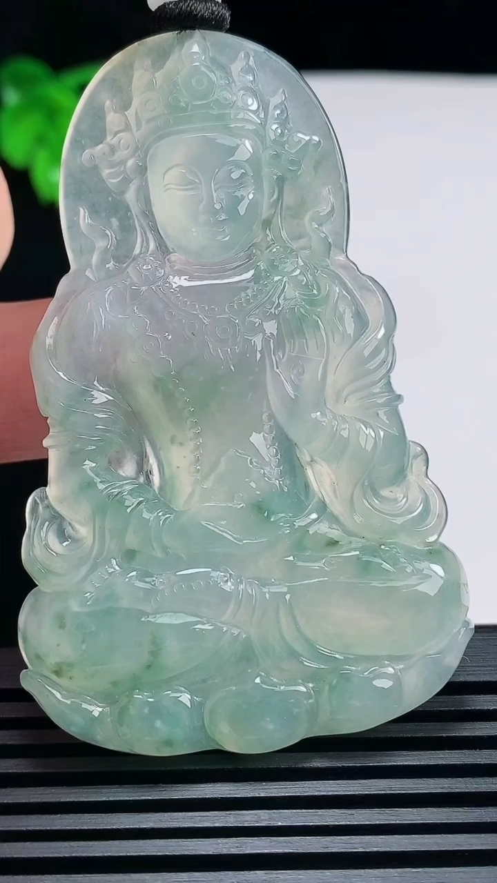 天然A货翡翠种飘花度母菩萨吊坠，尺寸65-41.6-5 重量:28.12g
6月25日