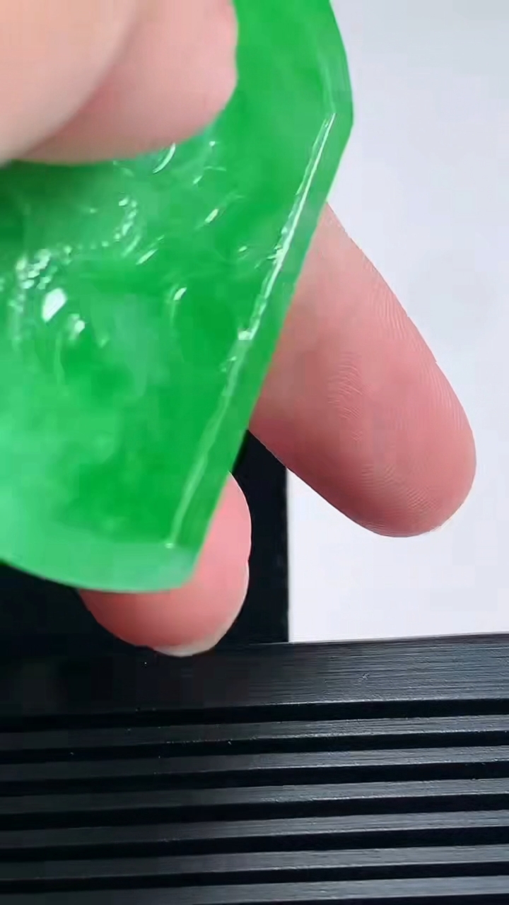 天然A货翡翠大鹏展翅吊坠，尺寸53-37-4.5 重量:18.63g
6月25日