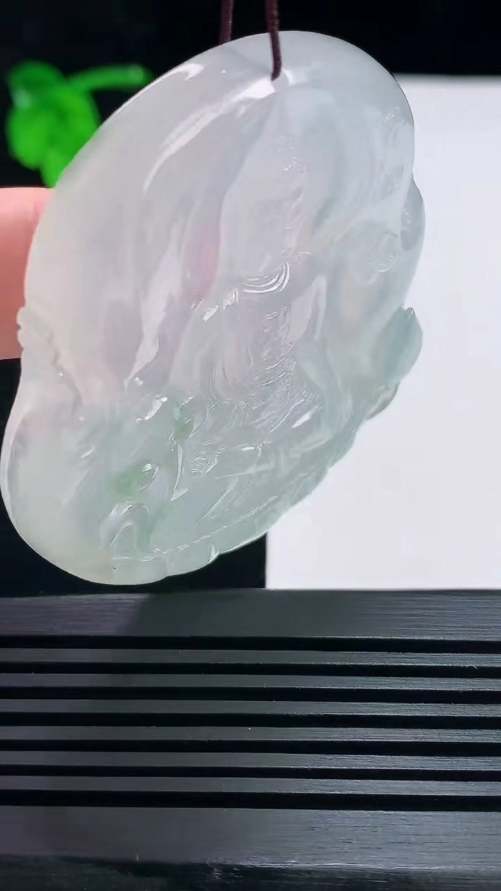 天然A货翡翠阿弥陀佛吊坠，尺寸56-50.6-7.6 重量:47.06g
6月25日