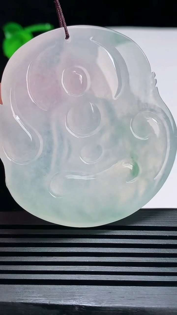 天然A货翡翠阿弥陀佛吊坠，尺寸56-50.6-7.6 重量:47.06g
6月25日