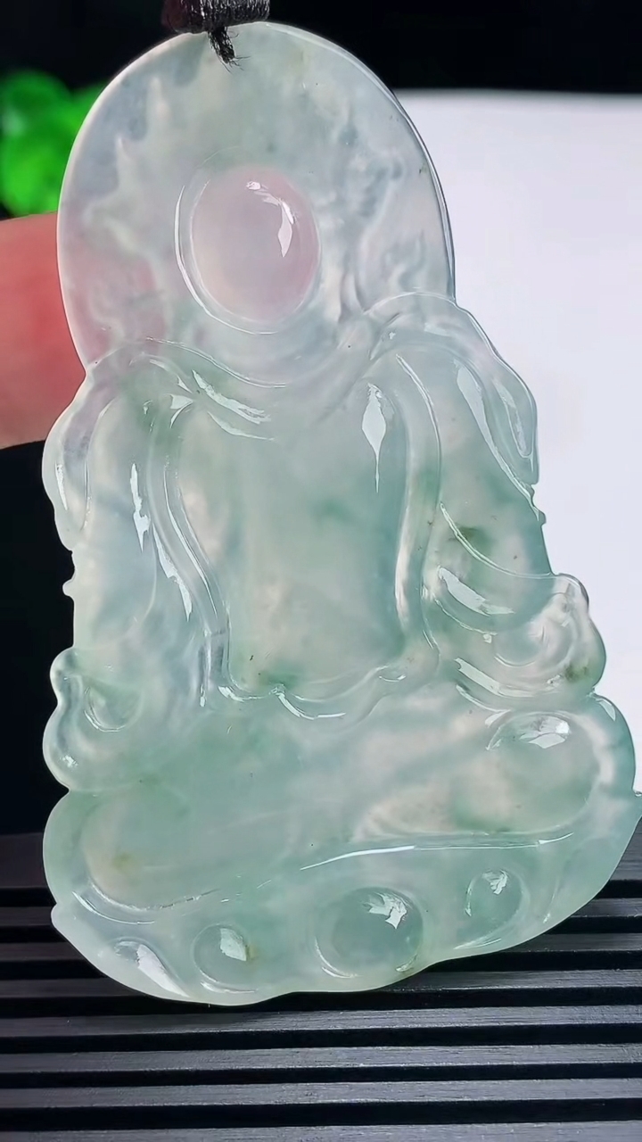 天然A货翡翠种飘花度母菩萨吊坠，尺寸65-41.6-5 重量:28.12g
6月25日