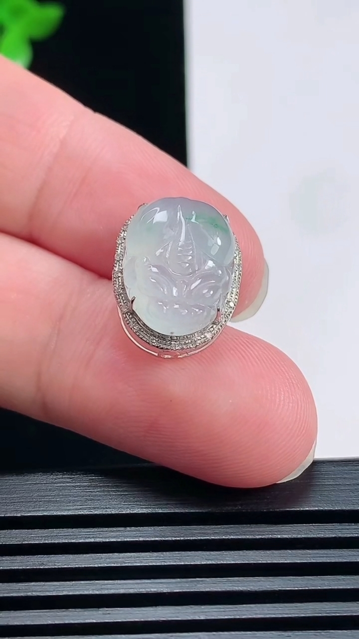 天然A货翡翠貔貅吊坠，尺寸17-13-8，裸石15-11 重量:2.54g
6月25日