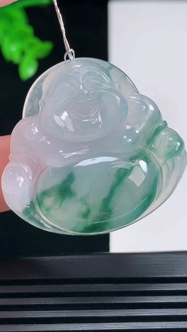 天然A货翡翠种飘花佛公吊坠，尺寸35-37.6-6 重量:12.69g
6月25日