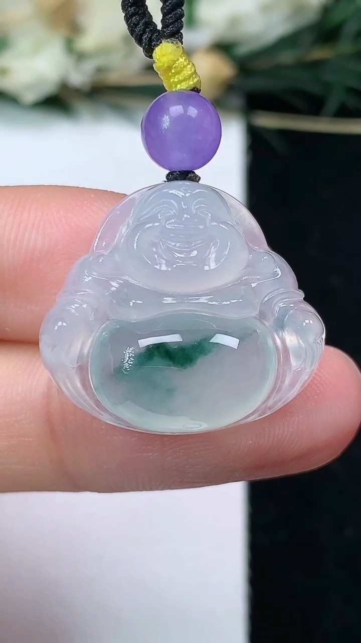 天然A货翡翠飘花佛公吊坠，尺寸29-22.2-6.3，重量:4.57g
6月25日