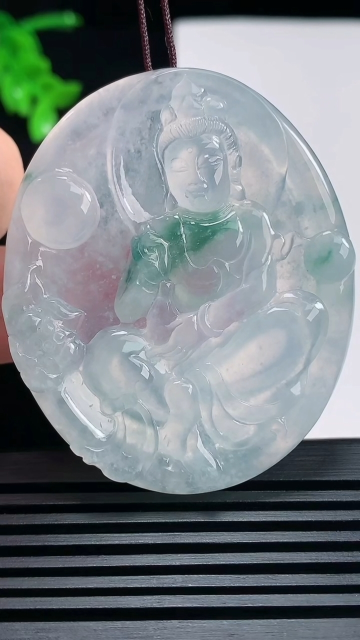 天然A货翡翠种飘花观音菩萨吊坠，尺寸53-44-6.2 重量:27.55g
6月25日