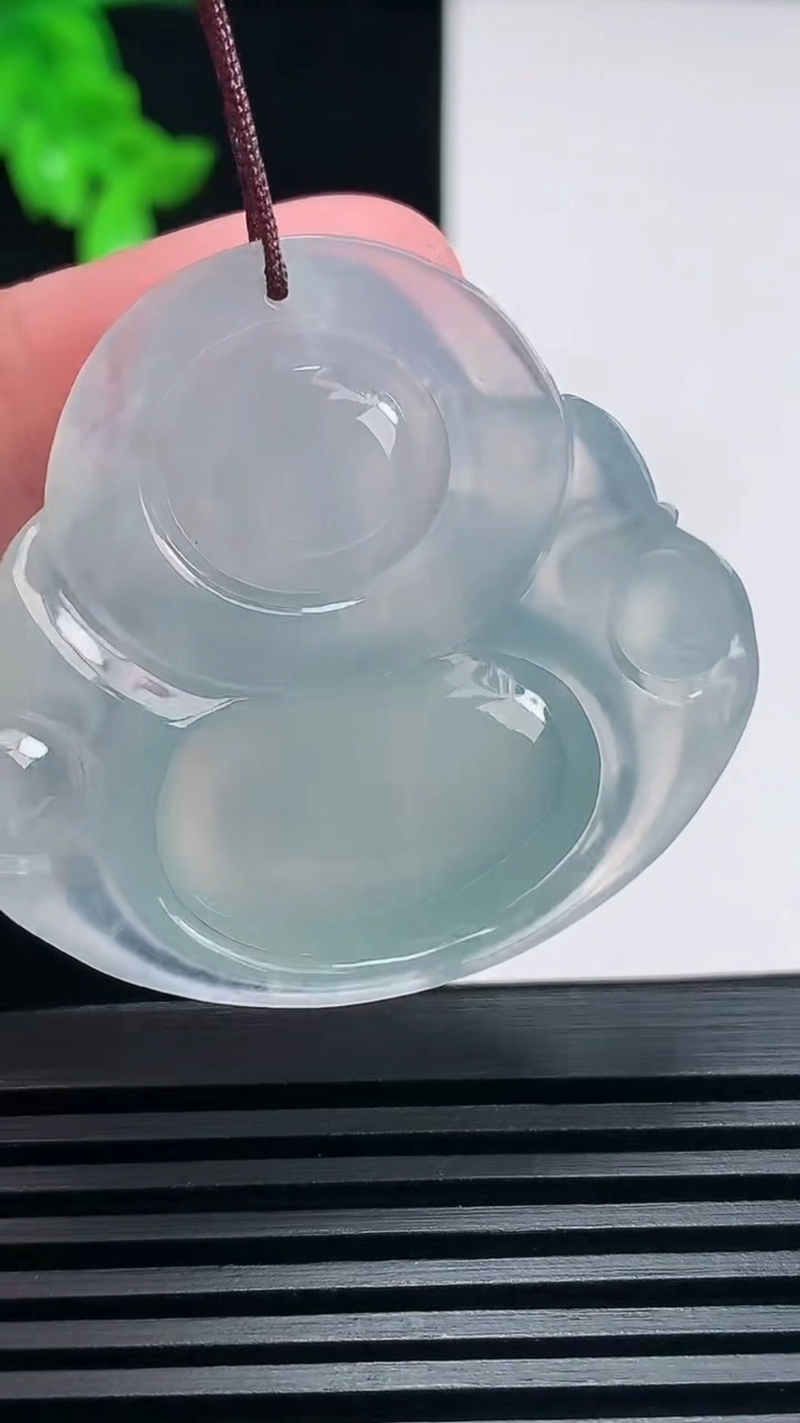天然A货翡翠种飘花佛公吊坠，尺寸36-39-10 重量:21.00g
6月25日