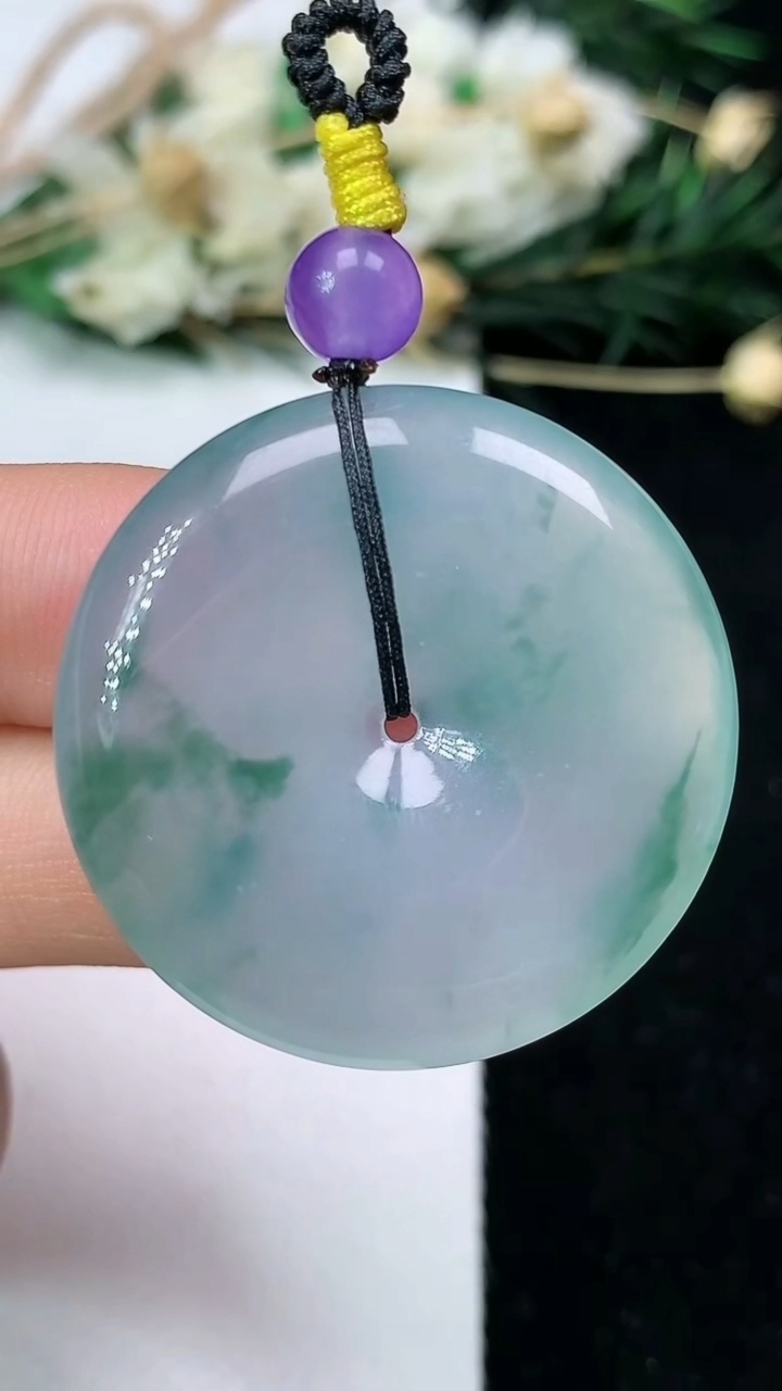 天然A货翡翠飘花平安扣吊坠，尺寸31-5.7，重量:11.58g
6月25日