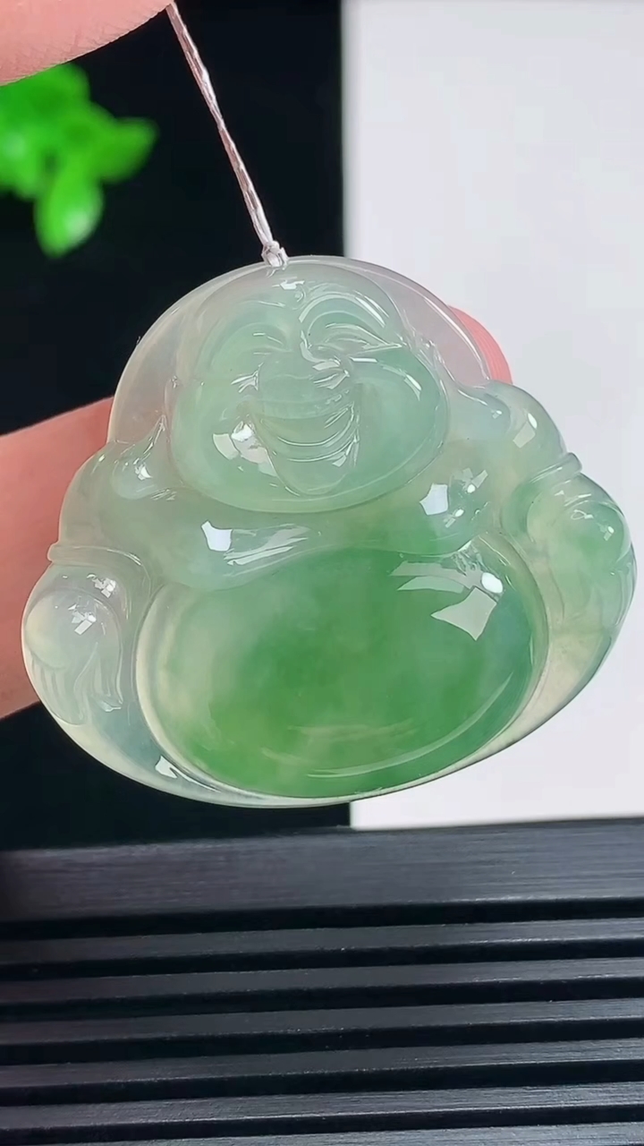 天然A货翡翠种飘花佛公吊坠，尺寸31-34.6-5.6 重量:9.45g
6月25日