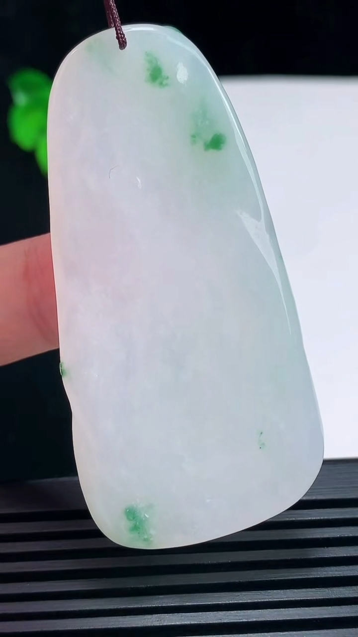 天然A货翡翠大势至菩萨吊坠，尺寸62-30.6-7.2 重量:26.08g
6月25日