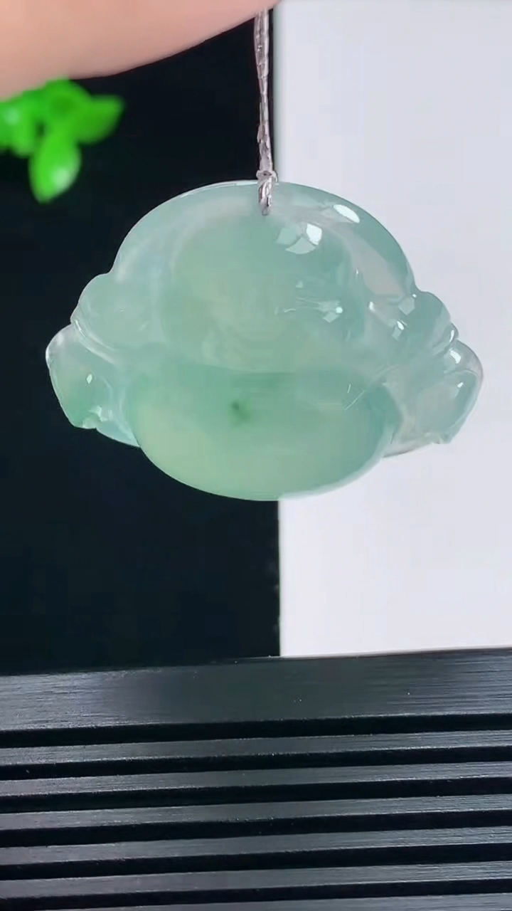 天然A货翡翠佛公吊坠，尺寸31-34.5-8 重量:11.78g
6月25日