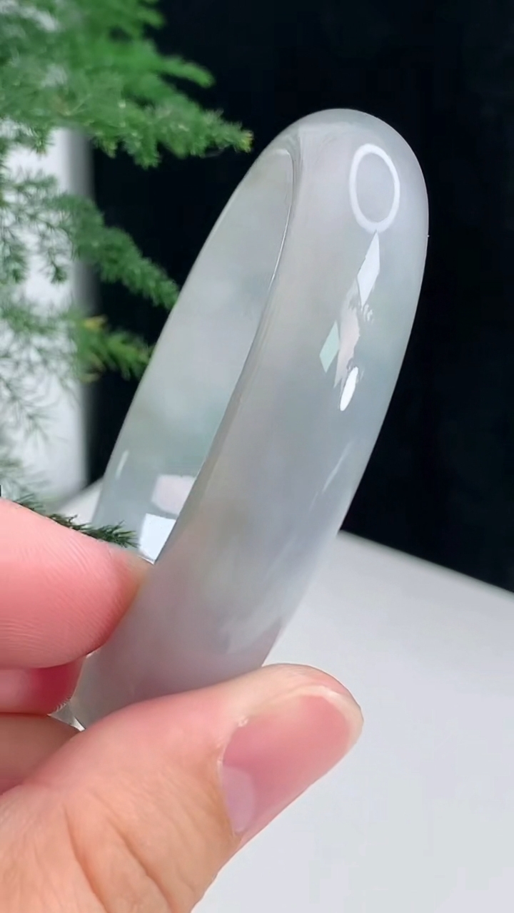 圈口55-56翡翠a货春带彩 紫罗兰宽边手镯尺寸55.9-13.4-7.5 重:55.78g  h9276月25日