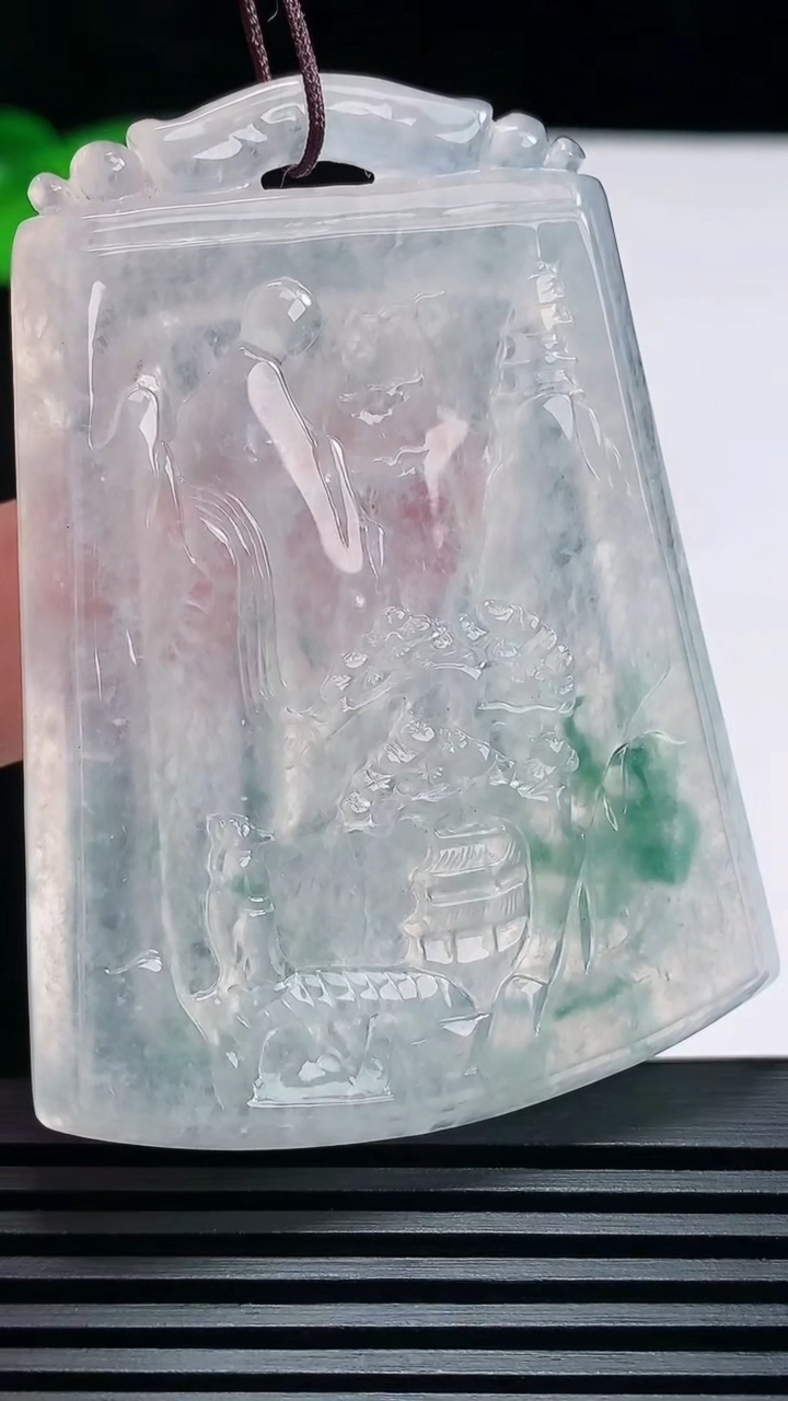 天然A货翡翠种飘花山水牌吊坠，尺寸61-45.6-6.5 重量:39.30g
6月25日
