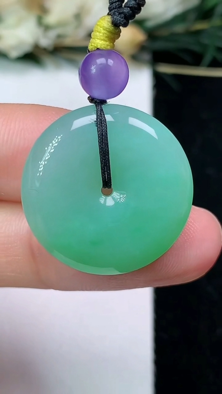 天然A货翡翠平安扣吊坠，尺寸21.7-4.7，重量:5.05g
6月25日