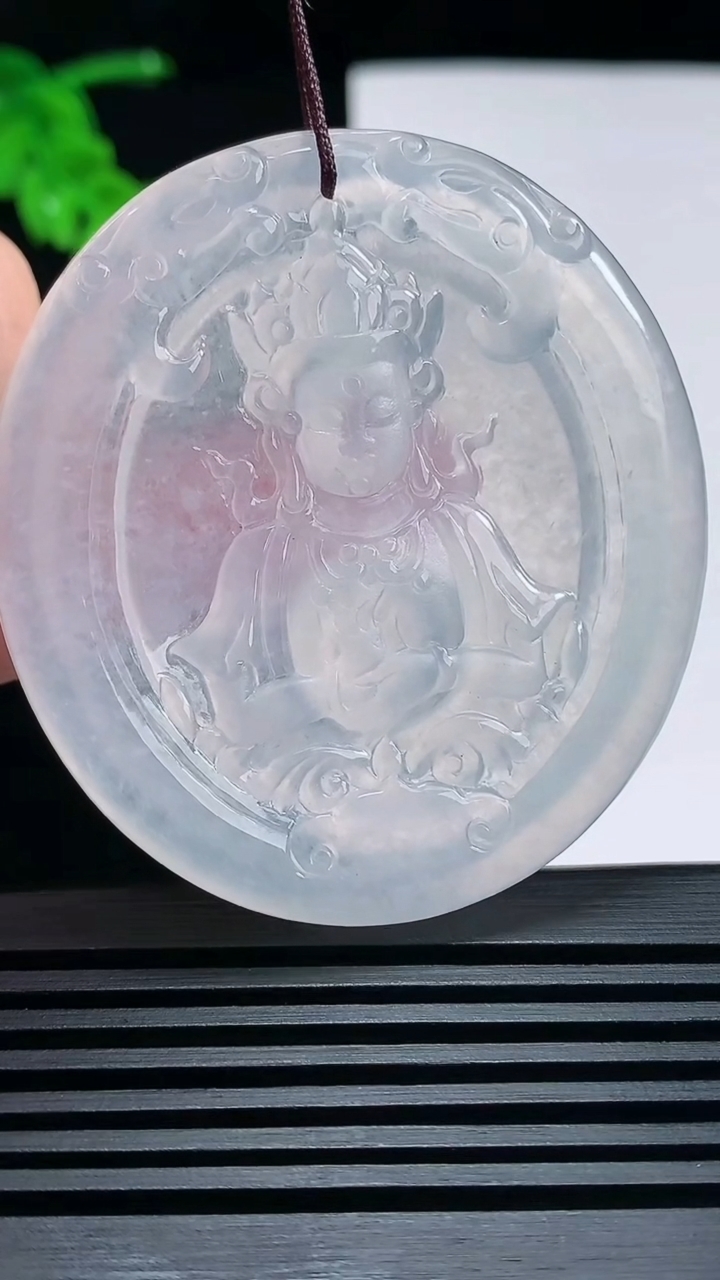 天然A货翡翠种白冰度母菩萨吊坠，尺寸52-48-4.8 重量:24.48g
6月25日