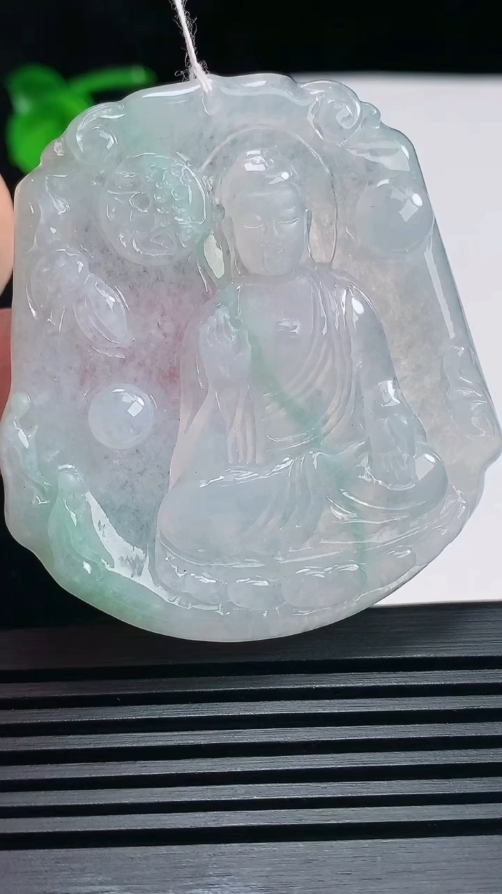 天然A货翡翠阿弥陀佛吊坠，尺寸54-50-5 重量:26.90g
6月25日
