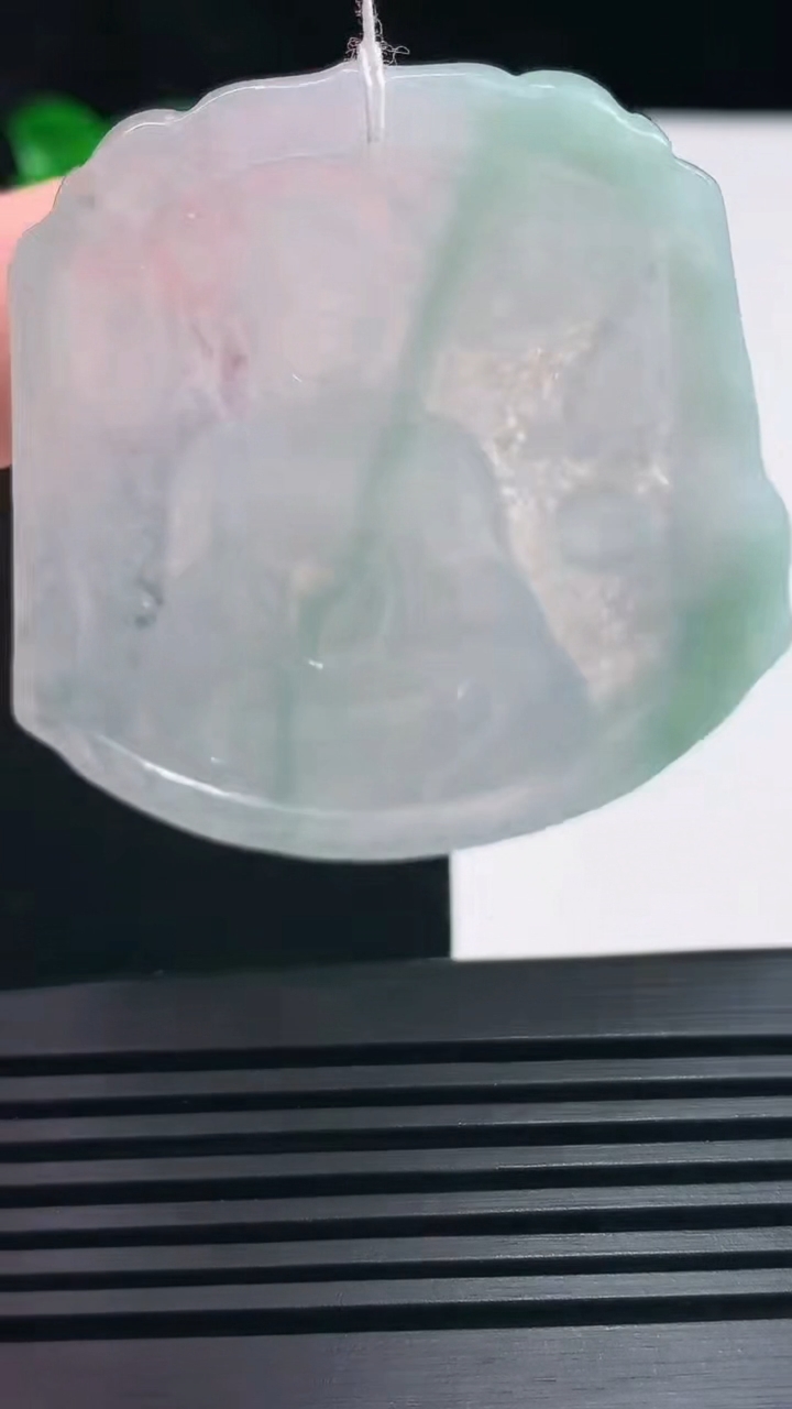 天然A货翡翠阿弥陀佛吊坠，尺寸54-50-5 重量:26.90g
6月25日