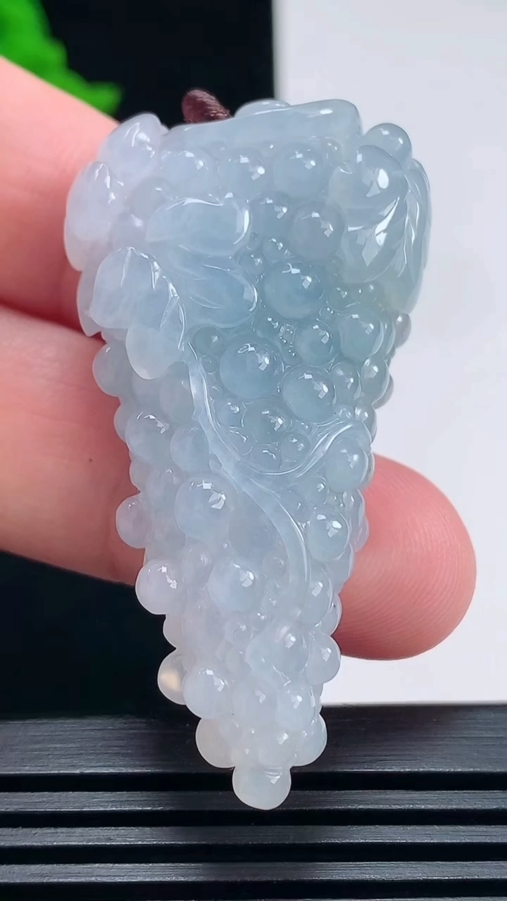 天然A货翡翠紫罗兰多子多福 葡萄吊坠，尺寸52-27.5-12.2 重量:26.16g
6月25日