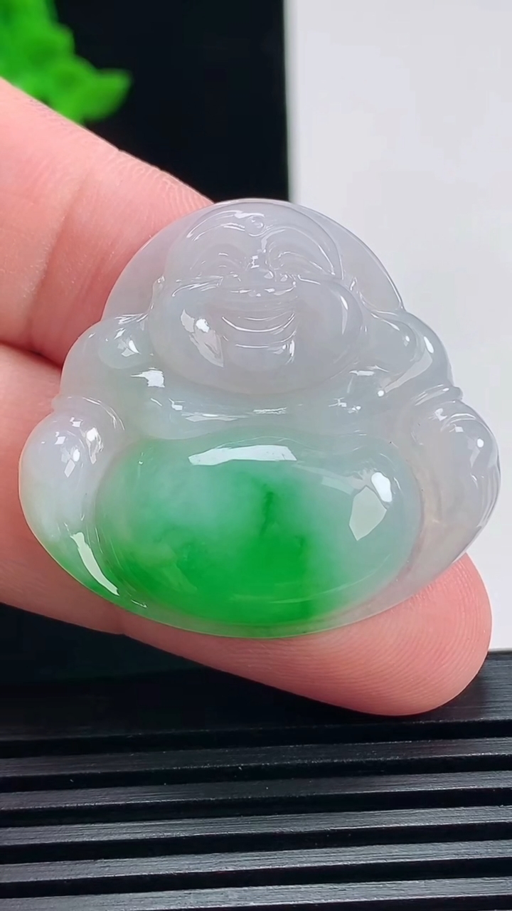 天然A货翡翠佛公吊坠，尺寸32-34.5-5.5 重量:9.71g
6月25日